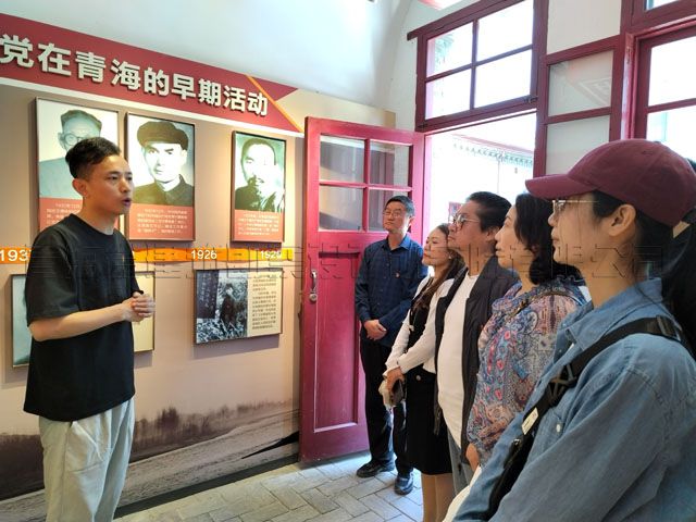 輕型單極滑觸線提掛架